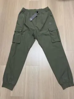 アディダス（adidas）カーゴジョガーパンツ