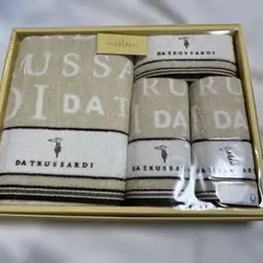 t*o様 新品　トラサルディ　バスタオル　フェイスタオル　タオルチーフ　4枚セッのサムネイル