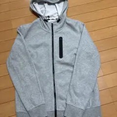 グレー フード付きパーカー