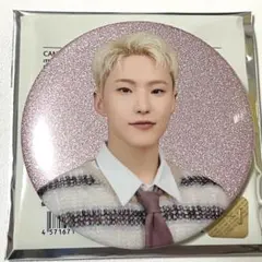 ① SEVENTEEN セブチ ホシ Holiday 缶バッジ 缶バッチ トレカ