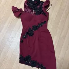 バーガンディ フィット＆フレアドレス