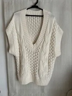 オフホワイト Vネック ニットベスト