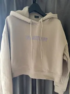 PLAYBOY x GU Mサイズ ショート丈　ベージュパーカーのサムネイル