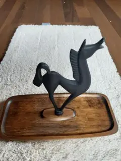 鉄製馬の置物 木製ベース付き