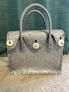 【最終価格】カービングトライブス　シルバー　ハンドバッグ【ほぼ新品】 2025年最新】カービングトライブス シルバーの人気アイテム - メルカリ