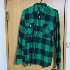 グリーン シャツ