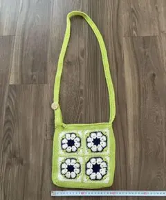 ライムグリーン グラニースクエア サコッシュ　ポシェット　スマホ