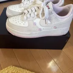 Nike 2025バレンタイン限定　スニーカー ホワイト/ピンク