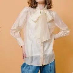 【美品】allureville ボウタイブラウス ギャザー リボン とろみ M allureville - 【美品】allureville ボウタイブラウス ギャザー リボン