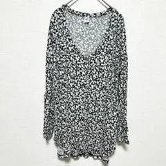 美品 OLDNAVY オールドネイビー【M】Vネック 花柄 トップスのサムネイル