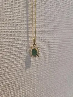 エメラルド風ネックレス