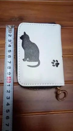 猫と足跡デザインのパスケース・カード入れ