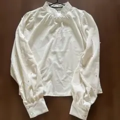 ホワイト パール装飾 バルーンスリーブ ブラウス