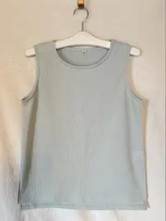 ライトグリーンタンクトップ