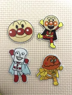 【新品】アンパンマン しょくぱんまん　カレーパンマン　ワッペン　4枚セット