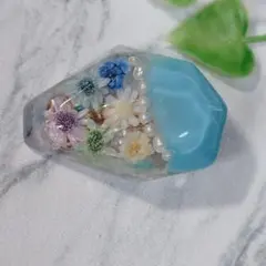 861.花とパールのレジンヘアクリップ