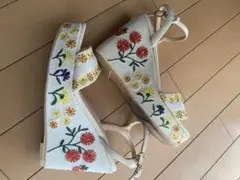 Lily Brown 刺繍入りサンダル　Mサイズのサムネイル