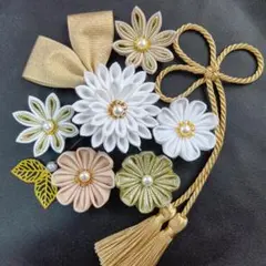 髪飾り　つまみ細工　成人式　卒業式　結婚式　七五三　白　ベージュ　金