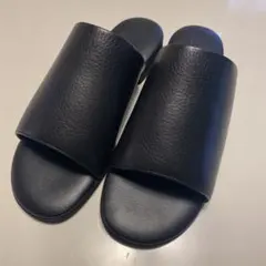 que shoes 黒/黒 レザー サンダル 24.0 - メルカリ