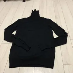 今だけ価格。ユニクロの黒のウール100%タートルネックセーター