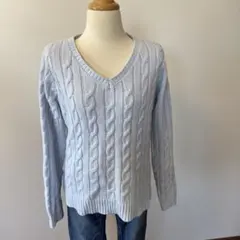 ライトブルー ケーブル編み Vネックセーター