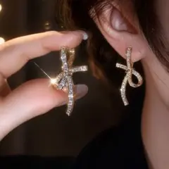リボンピアス　ゴールド　ジルコニア 華やか 24k キラキラ