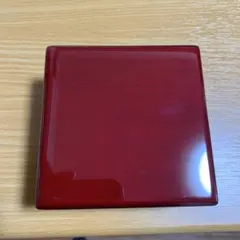 赤いラッカー仕上げのジュエリーボックス