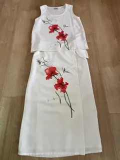 APART 花柄ノースリーブトップス＆ラップ風スカート セットアップ 白 赤