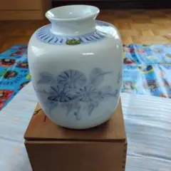 香蘭社 花瓶 染付 花文様 陶磁器のサムネイル