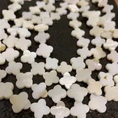 「C4515」クローバー　マザーオブパール ホワイト　10mm 1連