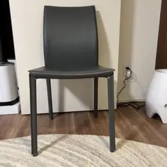 ボーコンセント　グレー 皮製 ダイニングチェア