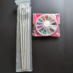 ネイルブラシ5本セットとカラフルビーズ