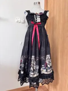 黒いゴスロリドレス フリル付き