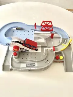 【訳あり】TOMICA トミカと走ろう！ ぐるぐるバスタウン トミカタウンのサムネイル