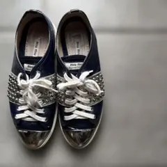 【miu miu】ミュウミュウ　ネイビー スタッズ　スニーカー　38サイズのサムネイル