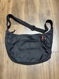 ノーマディック 舟型ショルダーバッグ