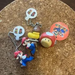 Nintendoスーパーマリオブラザーズ マリオ、クリボー、キノコ？キーホルダー