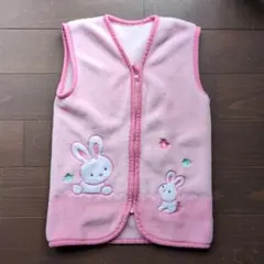ウサギ刺繍のフリーススリーパー ピンク