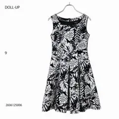 ★美品★ DOLL UP ノースリーブワンピース 9 黒 白 総柄 フレアのサムネイル