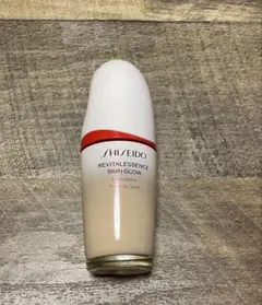 SHISEIDO　エッセンス　スキングロウ　ファンデーション　130