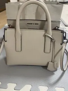 CHARLES&KEITHストラクチャードダブルトップハンドルトート クリーム