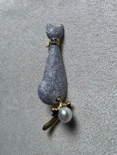 猫型シルバーブローチ　パール付き