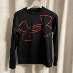 Under Armour 黒 赤 ロゴ トレーナー