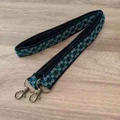 インド刺繍　スマホストラップ　緑　ブラック　ダークグリーン　ネックストラップ