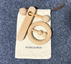 마크스 앤 웹 오리지널 파우치가 달린 나무 딸랑이 2개