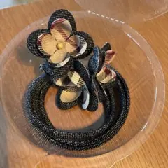 バーバリー花の形のコサージュ