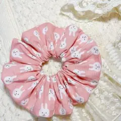 「ボタン猫」 手作り コットン シュシュ 大きめ ウサギ柄 動物模様ベビーピンク