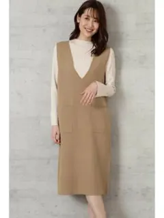 ナチュラルビューティーベーシック　ニットジャンスカ ベージュ　ワンピース