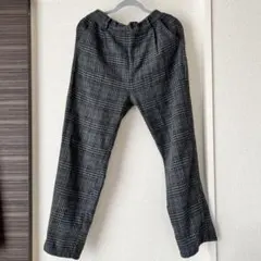 グレー系チェック柄スラックス