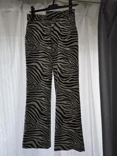 ゼブラ柄フレアパンツ emoda
